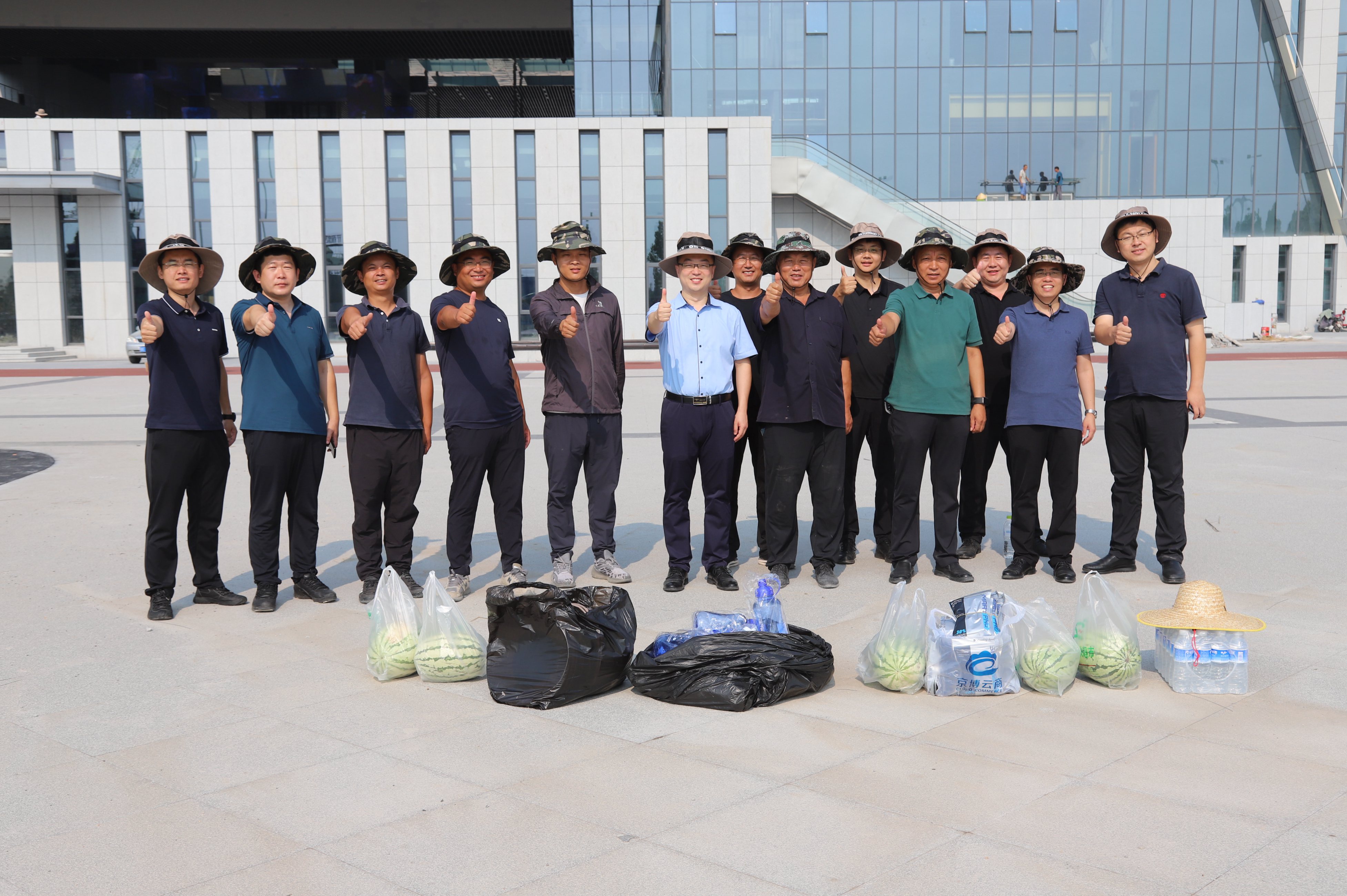 關愛(ài)員(yuán)工(gōng) 夏送清涼&mdash;&mdash;博華生(shēng)态農(nóng)業(yè)組織慰問(wèn)項目一(yī)線員(yuán)工(gōng)